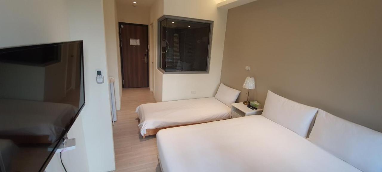 Hotel In Fengchia à Taichung Extérieur photo
