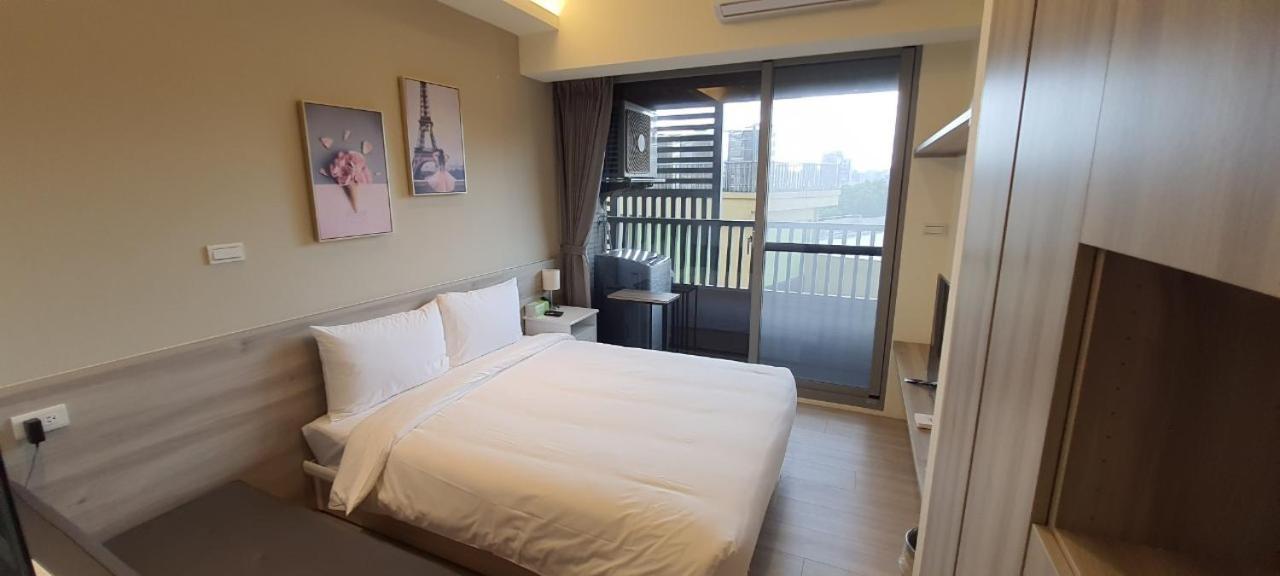 Hotel In Fengchia à Taichung Extérieur photo
