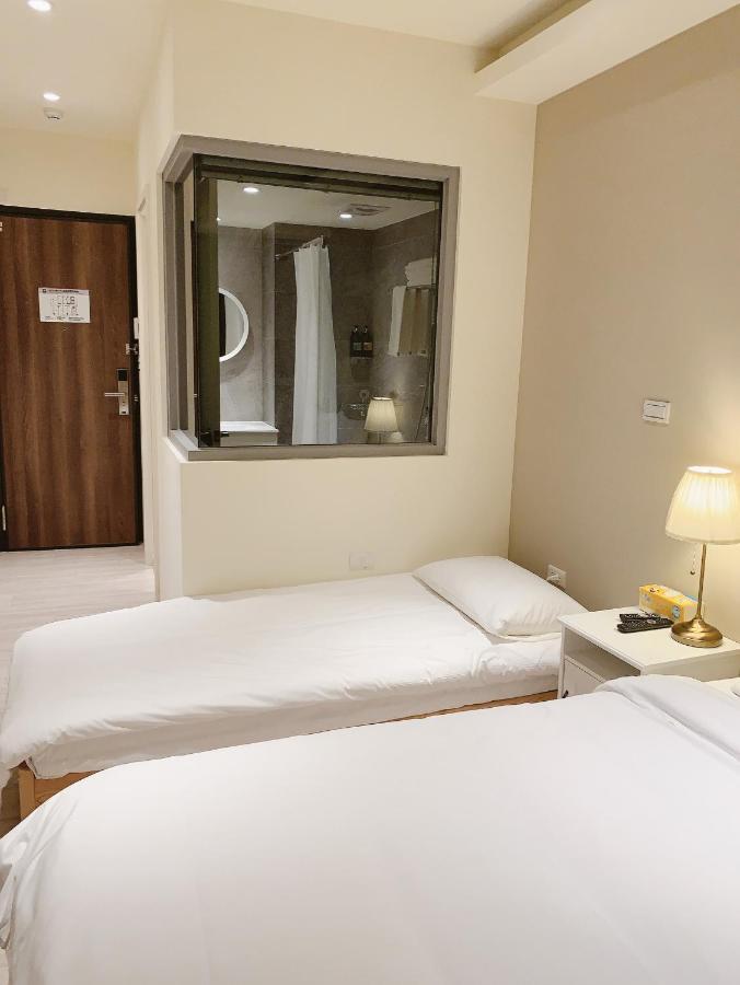 Hotel In Fengchia à Taichung Extérieur photo