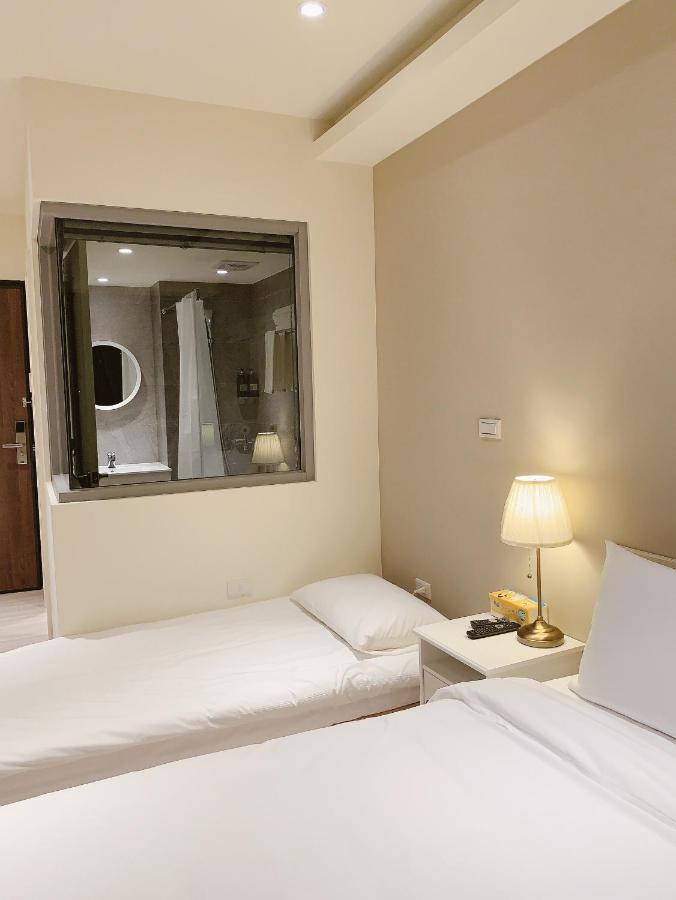 Hotel In Fengchia à Taichung Extérieur photo