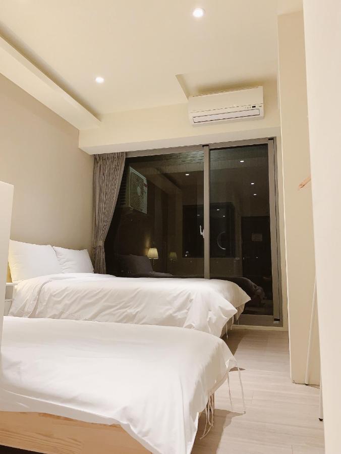Hotel In Fengchia à Taichung Extérieur photo