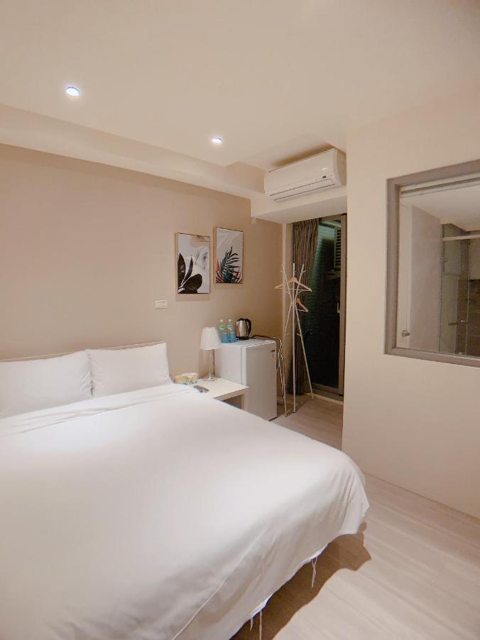 Hotel In Fengchia à Taichung Extérieur photo