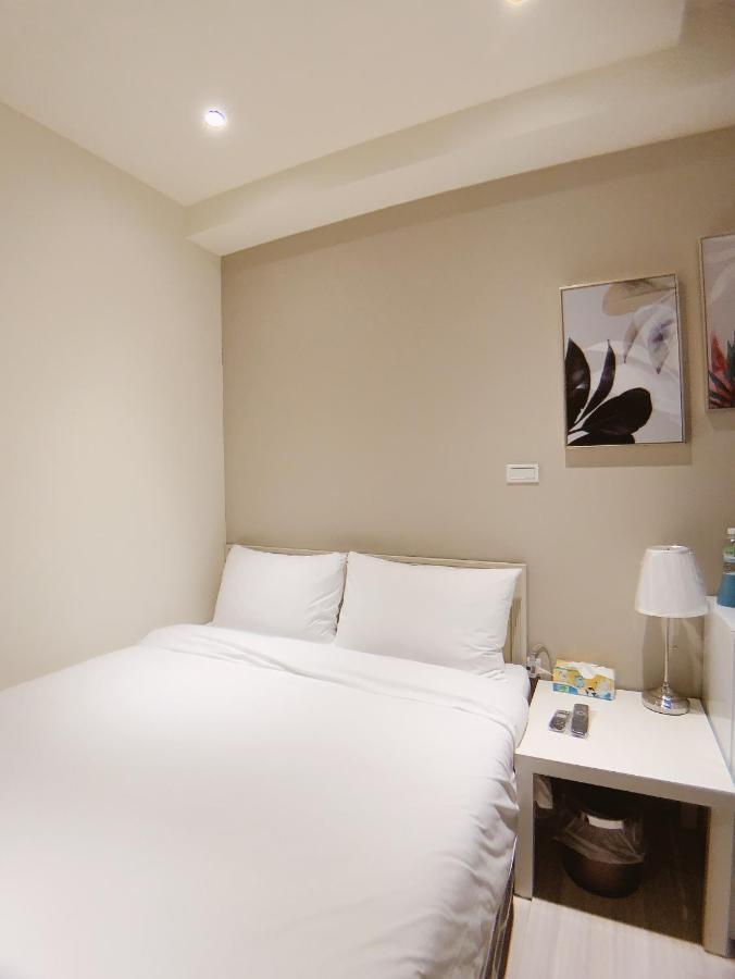 Hotel In Fengchia à Taichung Extérieur photo