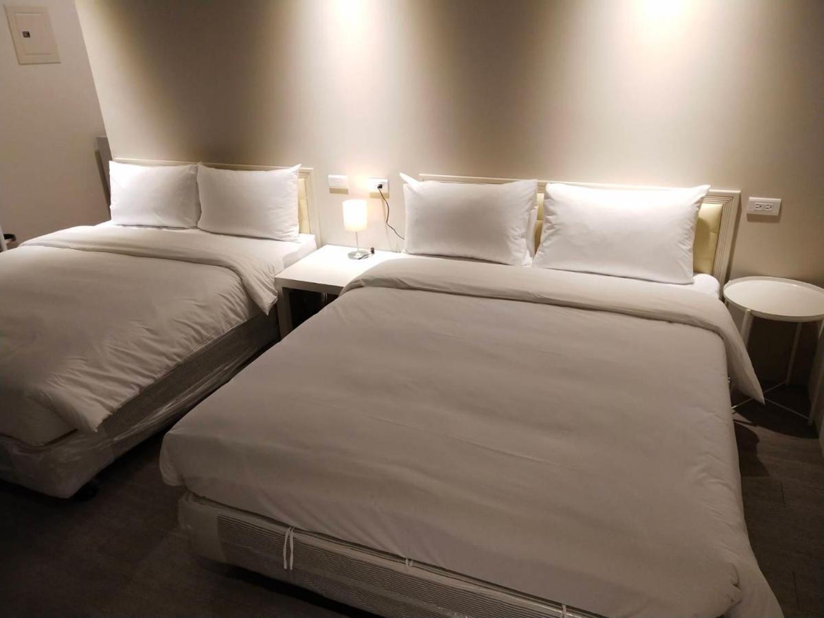 Hotel In Fengchia à Taichung Extérieur photo